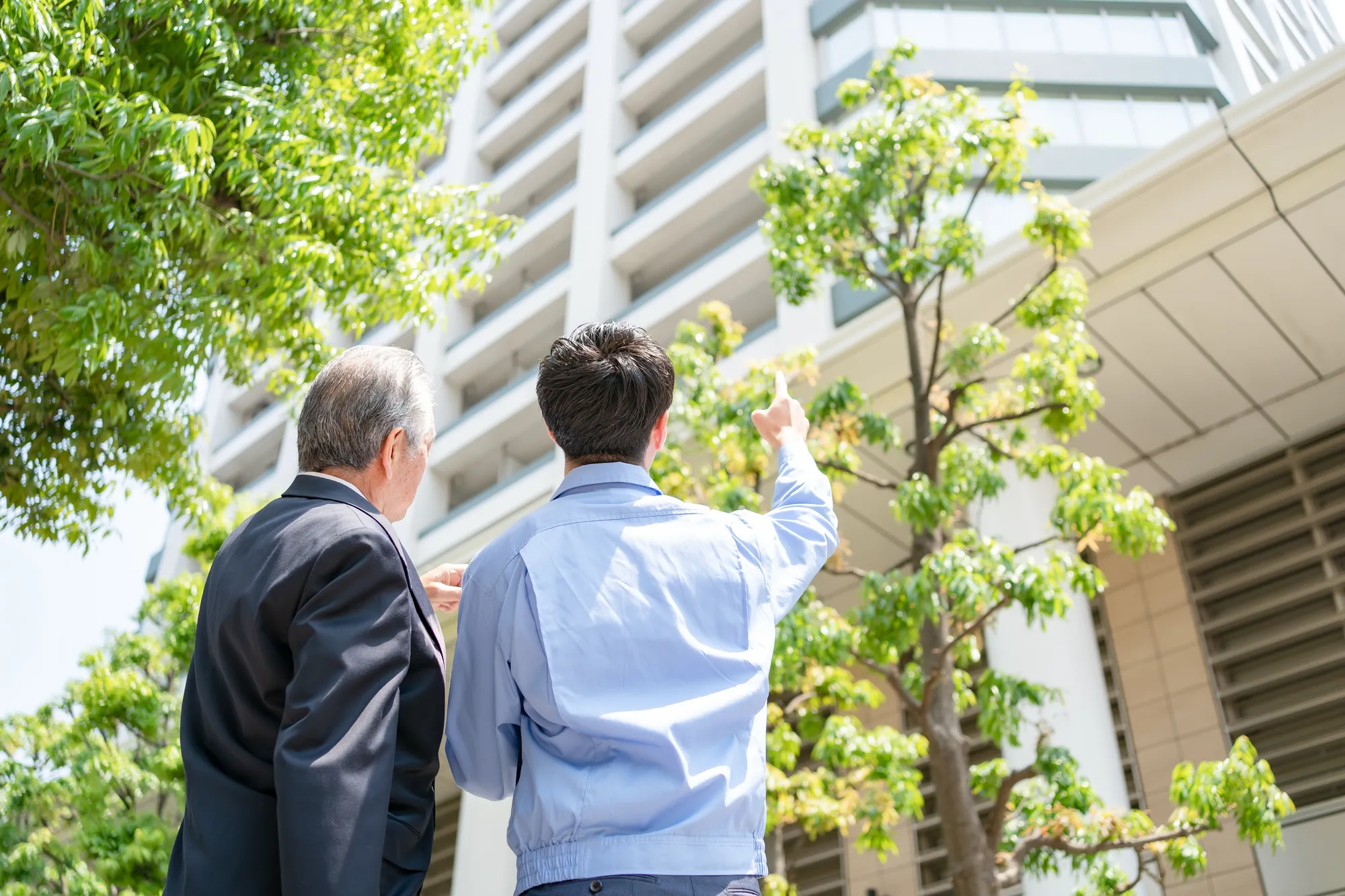 施工実績が豊富な業者に任せたいビル管理者のイメージ